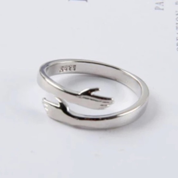 New 925 Sterling Silver Hugging Hands Ring - Picture 5 of 8